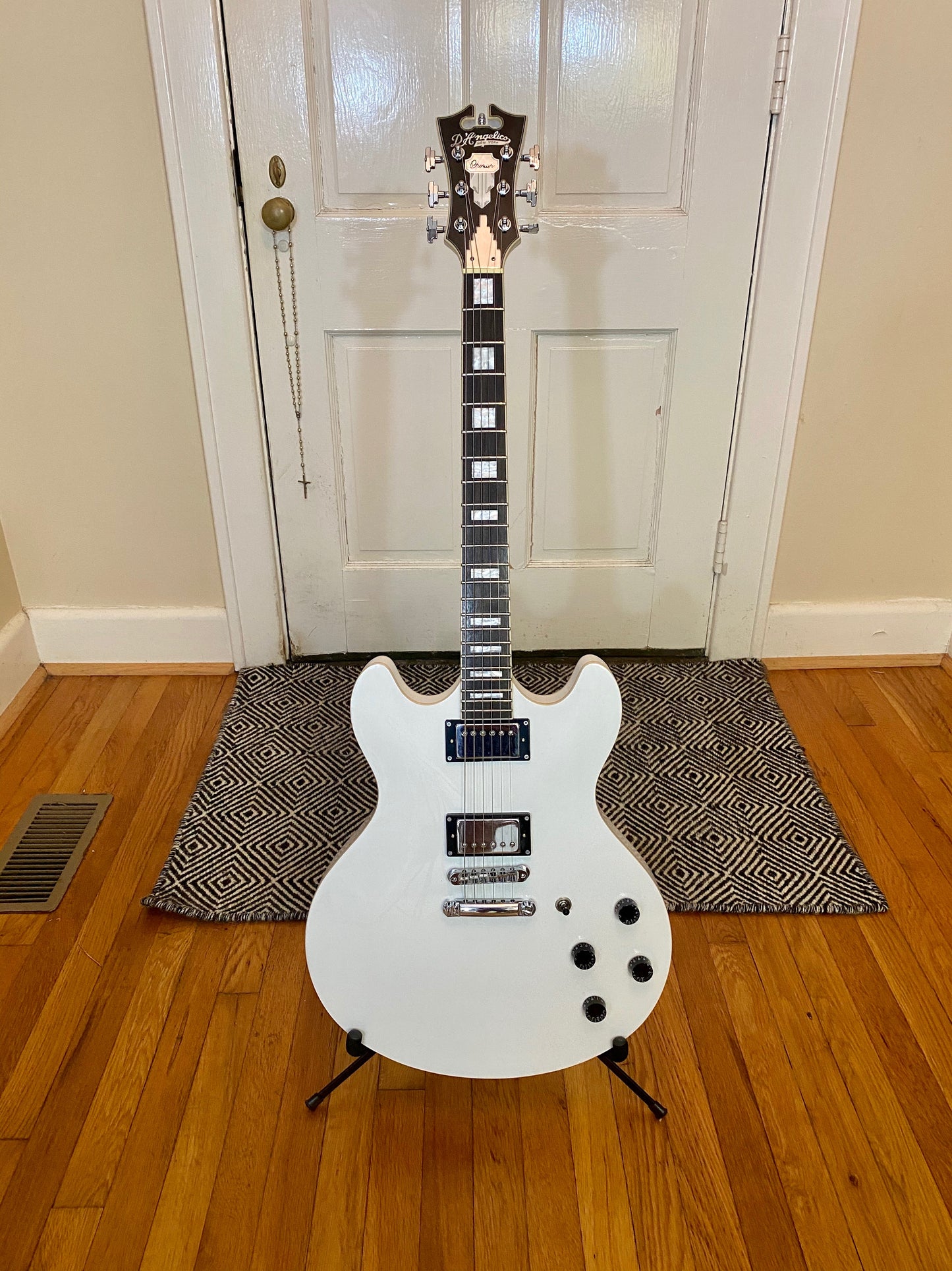 2019 D'Angelico Premier DC Semi-Hollowbody No F-Holes | White, Super Clean