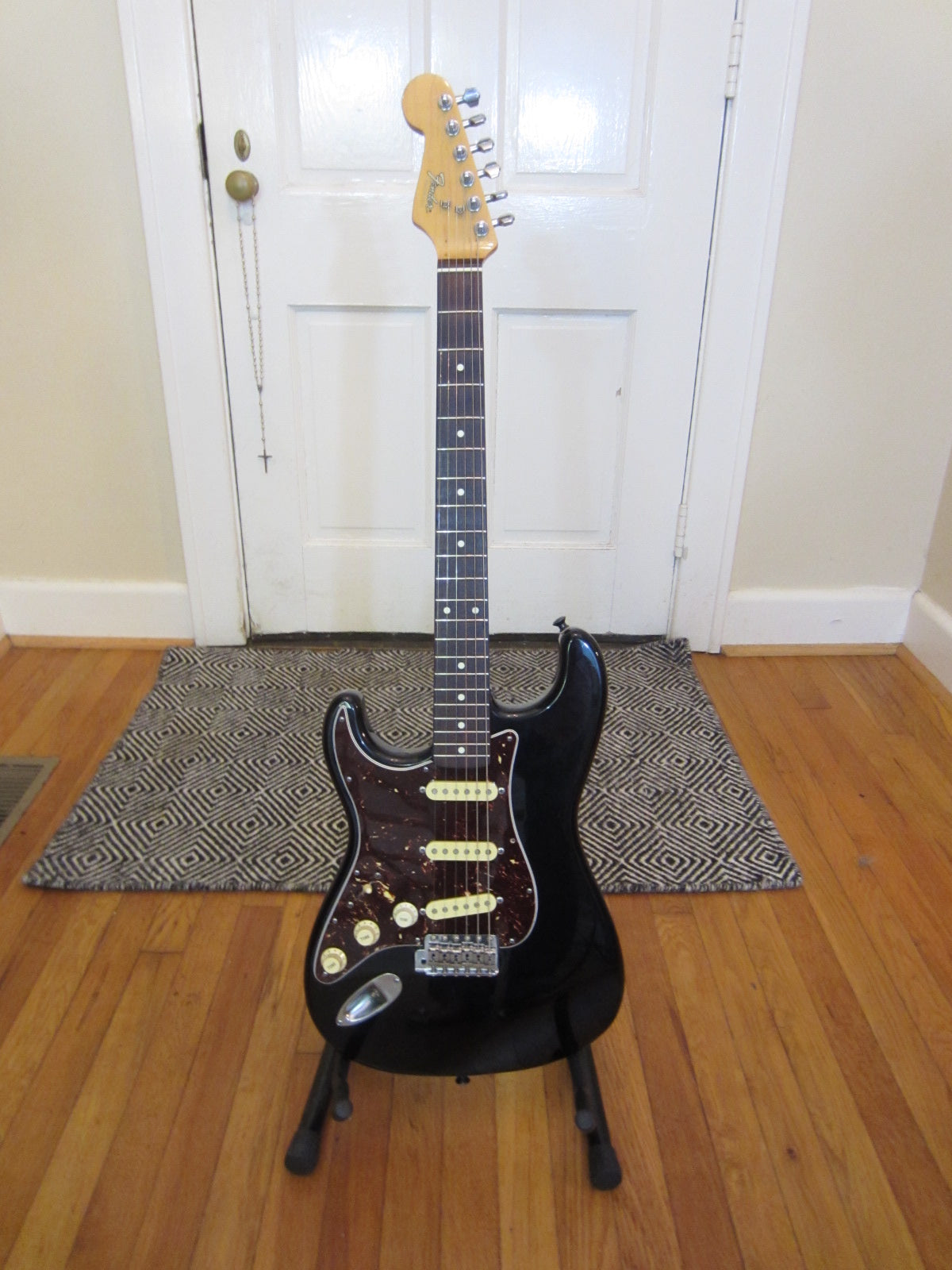 Fender Fuji-Gen MIJ E9 Lefty Standard ST-362 Stratocaster | Black w/ T –  Lil' Huddy's Guitar Shop