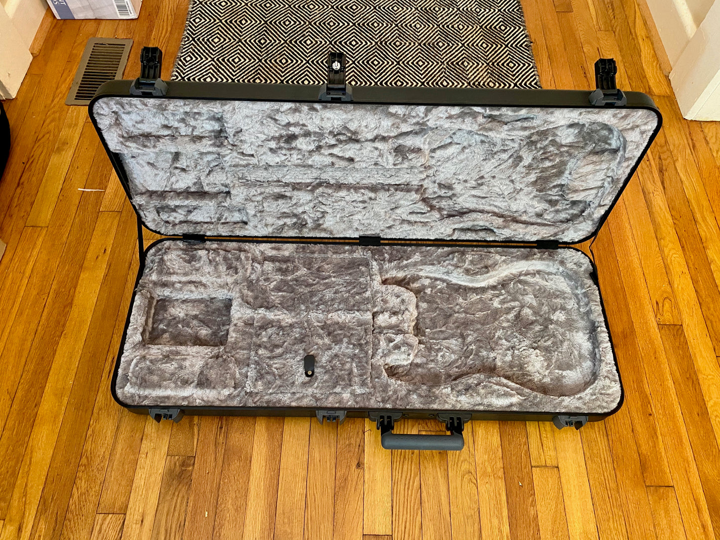 Fender Flight Case w/ Keys