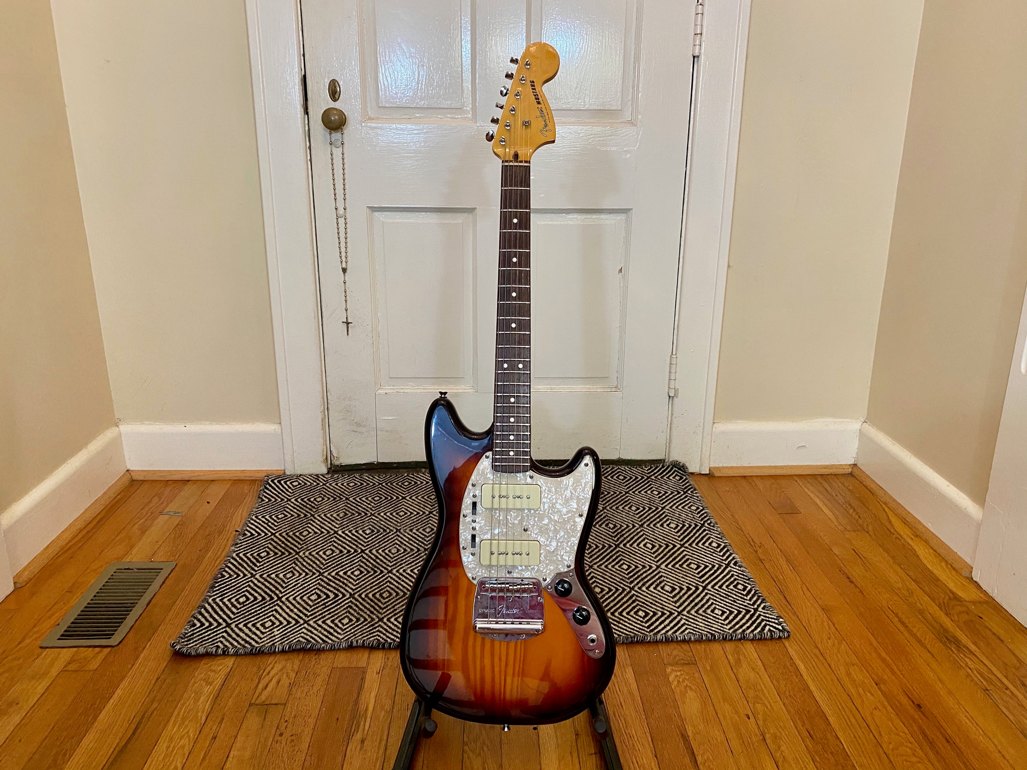 RARE 2014 Fender Modern Player Mustang MP-90 | Honey Burst, P90 Pickup –  Lil' Huddy's Guitar Shop