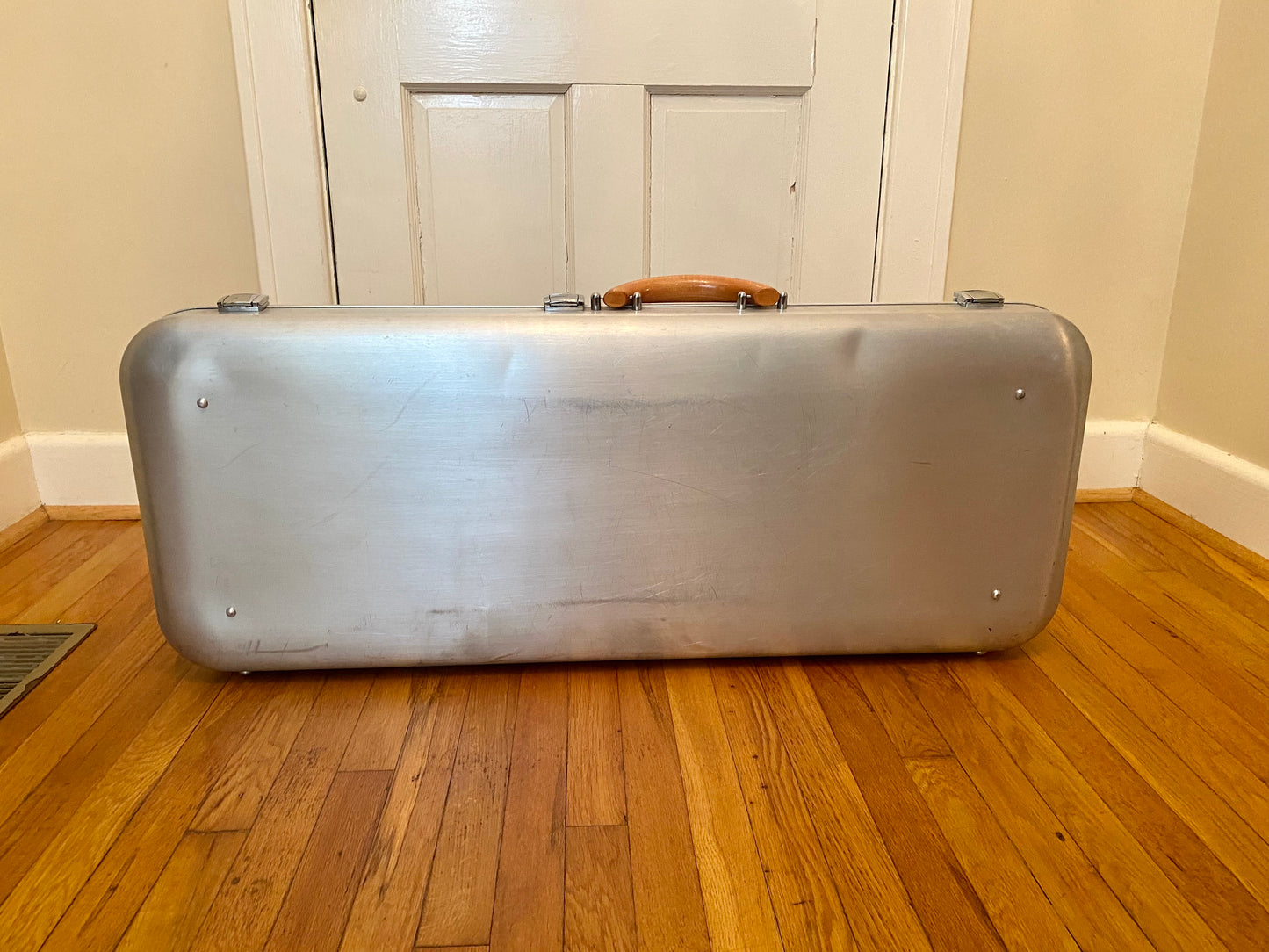 Les Paul HP Aluminum Hard Case | Super Clean Interior, Worn Exterior