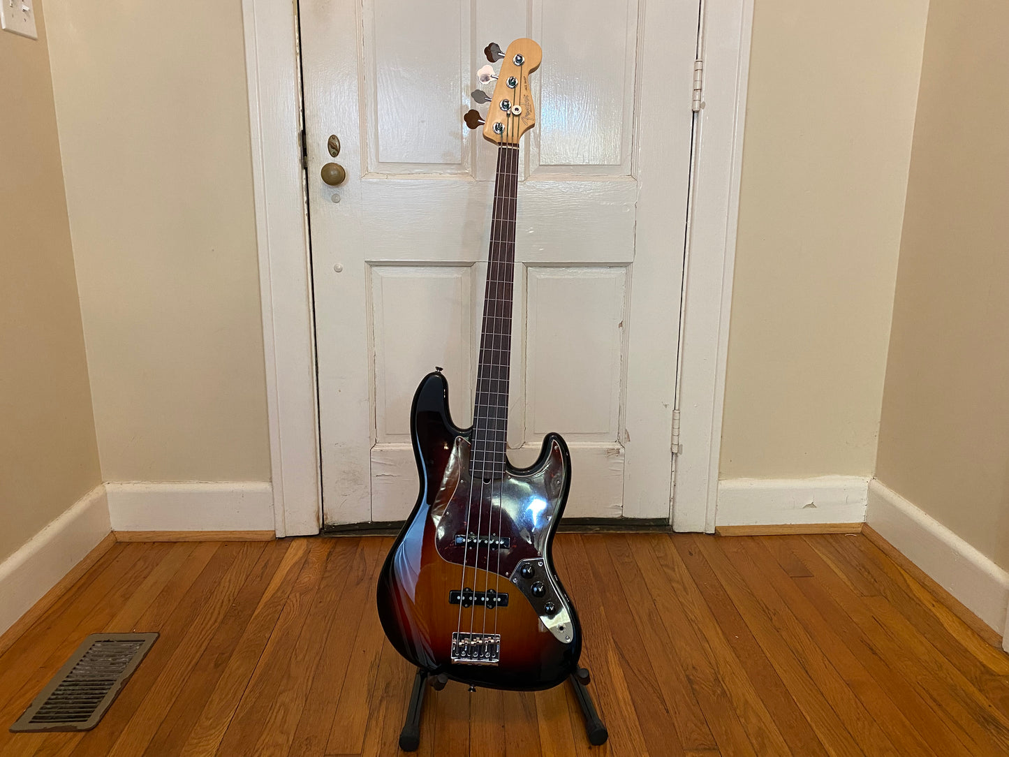 2014 American Standard Fretless Jazz Bass | 3-Tone Sunburst, All Case Candy