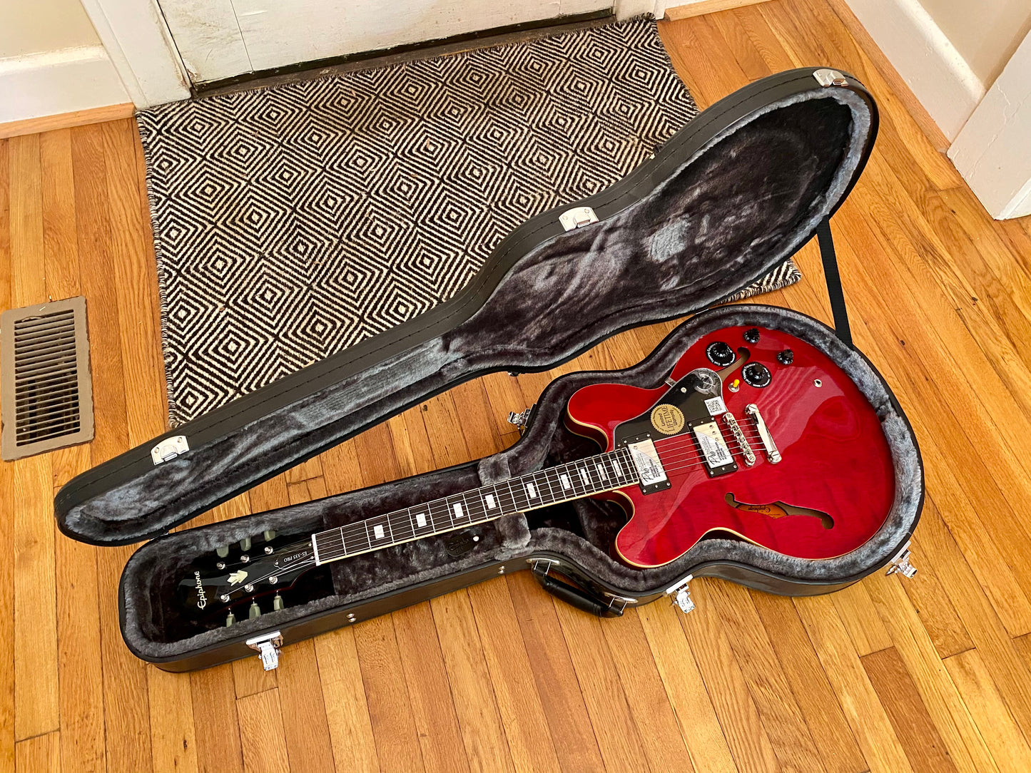 2016 Epiphone ES-335 Pro | Coil Split, Hard Case, Super Clean