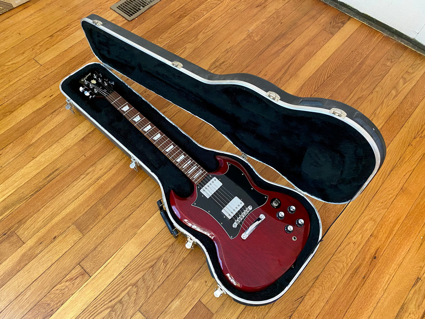 2005 Epiphone G-400 '66 Reissue SG Cherry Finish | Setup w/ Hardcase